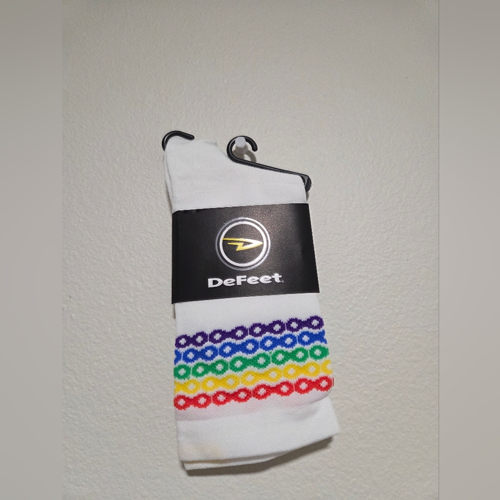 NWT Unisex Defeet Rainbow Crew Cycling Socks